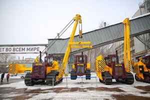Трубоукладчик ТГ122