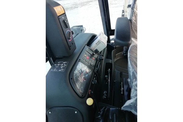 Экскаватор-погрузчик UMG TLB827
